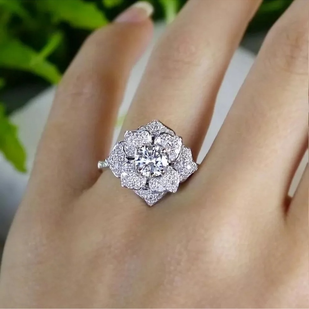 Silver Rings Round Cut Flower Luxury Wedding Jewelry - Picture 3 of 3